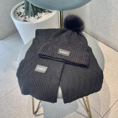 SET SCARF AND HAT IN BLACK WOOL AND FOX FUR 420833