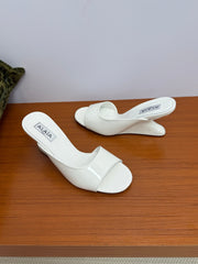 ALAIA WEDGE SANDALS 25S IN WHITE LAMBSKIN