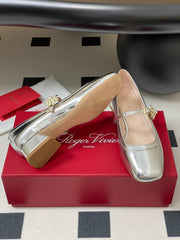TRÈS VIVIER MARY JANE PUMPS IN SILVER PATENT CALFSKIN