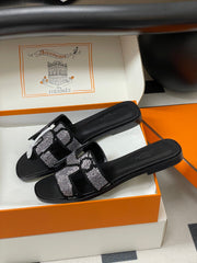 HM 25S ORAN SANDAL IN BLACK LAMBSKIN WITH WHITE STONE DETAILS