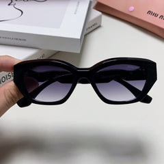 LOGO CAT EYE SUNGLASSES 513008 IN BLACK ACETATE WAVY FRAME
