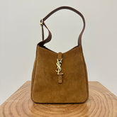 LE 5 À 7 SUPPLE SMALL 22 IN CARAMEL BROWN SUEDE