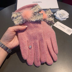 GLOVES IN FLAMINGO PINK WOOL 420537