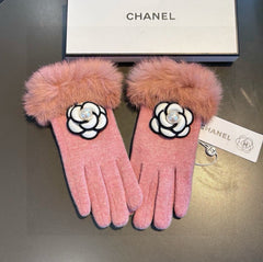 GLOVES IN ROUGE PINK WOOL WITH RABBIT FUR 439142