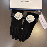 GLOVES IN BLACK WOOL WITH WHITE FLOWER 456326