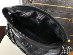 SHOULDER BAG 40 IN BLACK SOFT LAMBSKIN EMBOSSED LOGO SILVER HARDWARE