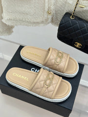 DIAMOND QUILTED CHAIN LAZY SLIPPERS IN BISQUE BEIGE LAMBSKIN