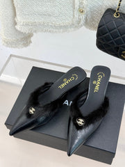RABBIT FUR POINTED-TOE MULE IN BLACK LAMBSKIN
