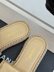 FLAT CHAIN HEART SLIPPER IN BISQUE BEIGE LAMBSKIN