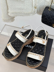 THICK-SOLED CHAIN HEART SANDAL IN WHITE LAMBSKIN