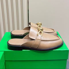 ASTAIRE MULE IN LIGHT BROWN CALFSKIN WITH GOLD HARDWARE