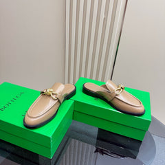 ASTAIRE MULE IN LIGHT BROWN CALFSKIN WITH GOLD HARDWARE