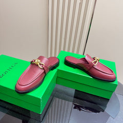 ASTAIRE MULE IN BERRY RED CALFSKIN WITH GOLD HARDWARE
