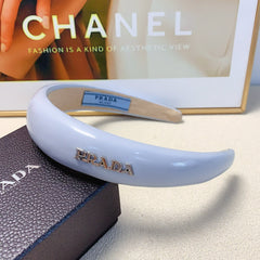 THICK HEADBAND IN SKY BLUE GLOSSY CALFSKIN 278255