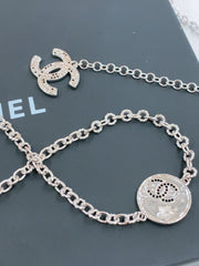 TWISTED CHAIN BELT WITH RHINESTONES AND LOGO PLATE IN SILVER TONE