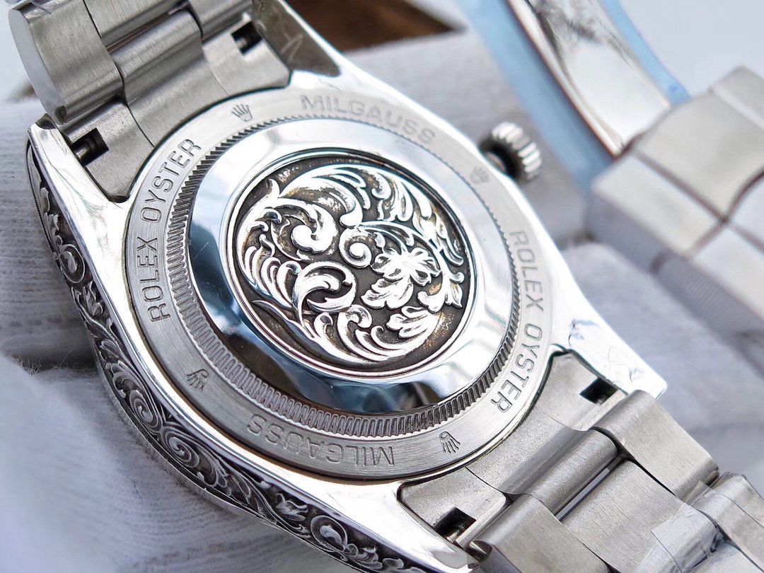 MILGAUSS 40 HAND ENGRAVED CASE WHITE DIAL