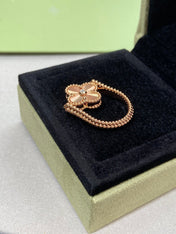 CLOVER RIVERSIBLE PINK GOLD RING