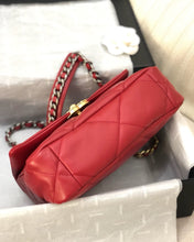 19 FLAP BAG 26 RED LAMBSKIN GOLD HARDWARE
