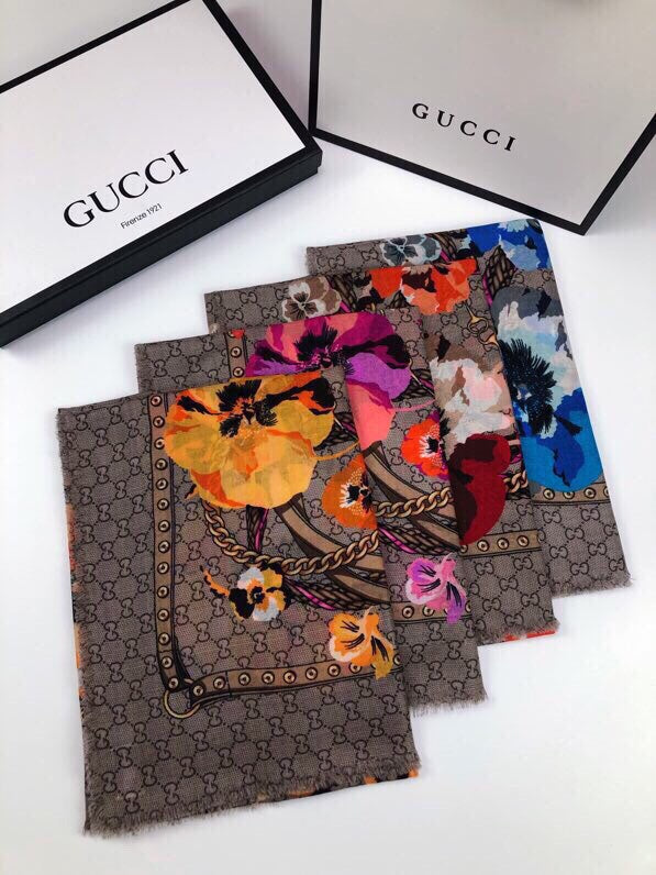 GUCCI 25S SCARF 140 IN CASHMERE 740371