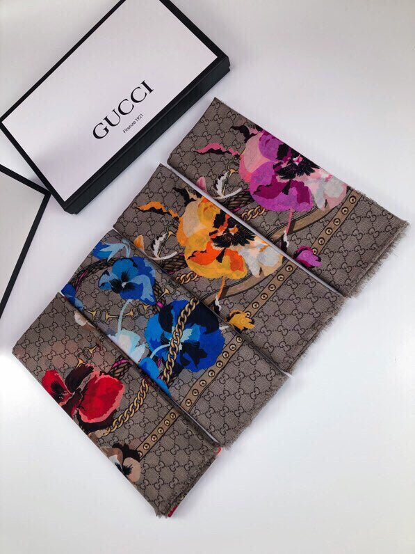 GUCCI 25S SCARF 140 IN CASHMERE 740371