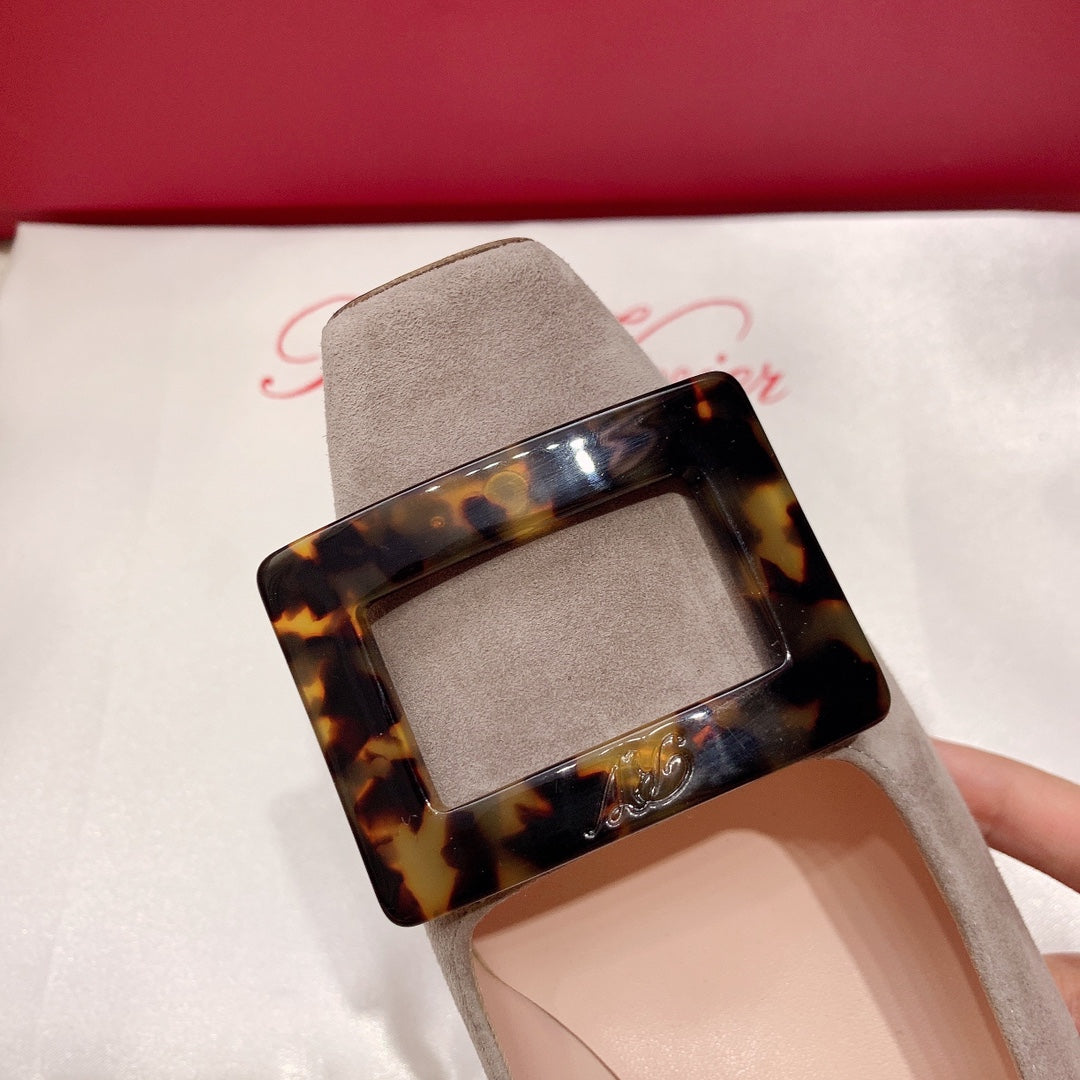 BELLE VIVIER PUMPS IN TAUPE SUEDE TORTOISESHELL BUCKLE