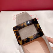 BELLE VIVIER PUMPS IN TAUPE SUEDE TORTOISESHELL BUCKLE