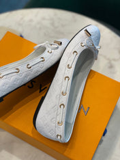 LV WOMEN'S BALLET FLAT IN WHITE EMBOSSED CALFSKIN WITH BOW