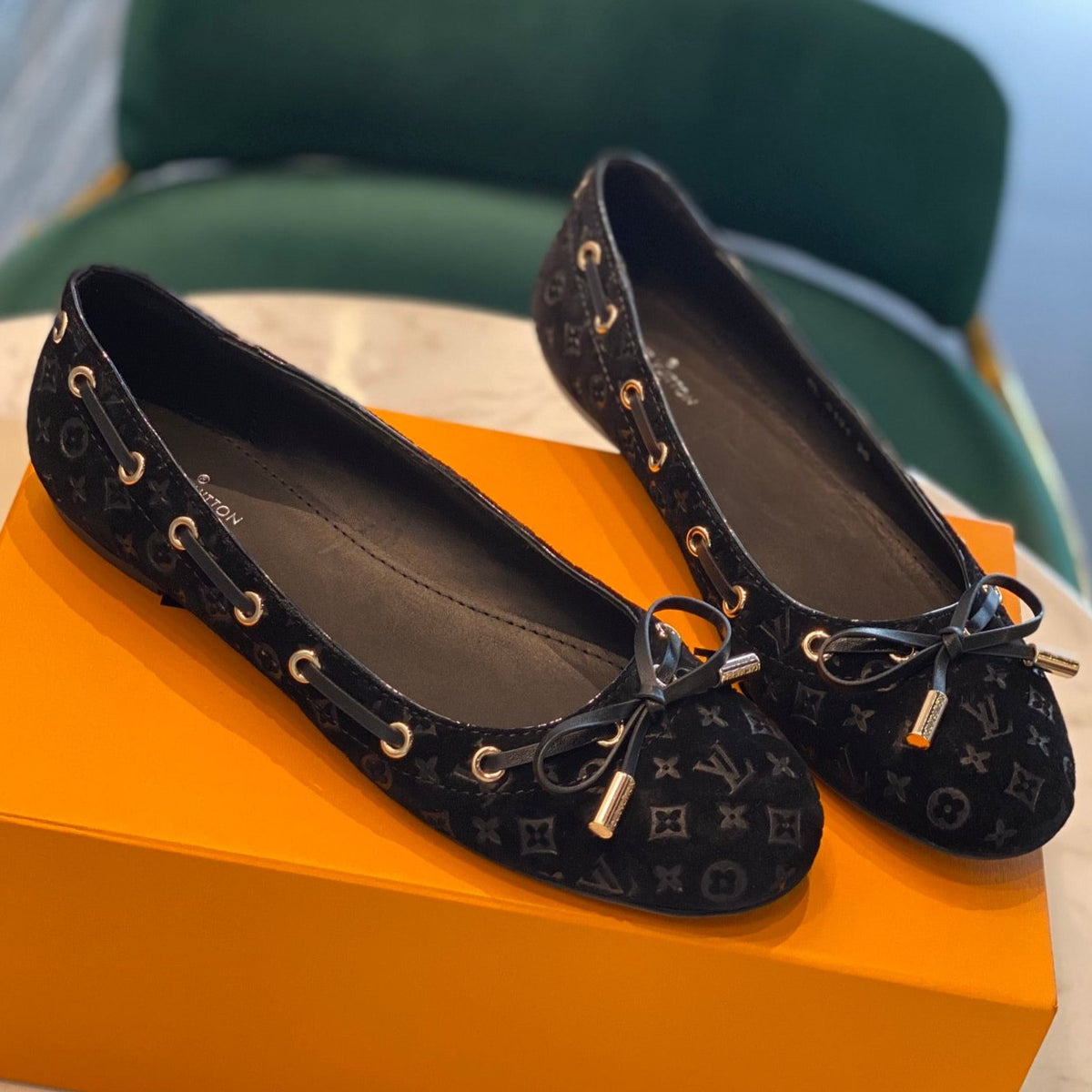 LV WOMEN'S BALLET FLAT IN BLACK MONOGRAM SUEDE WITH BOW
