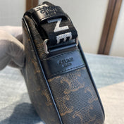 MEDIUM MESSENGER BAG 23 IN BLACK TRIOMPHE CANVAS