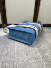 MEDIUM STRAP WOODY TOTE BAG 37 IN BLUE DENIM CANVAS DARK BLUE CALFSKIN