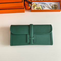 JIGE ELAN 29 CLUTCH IN FOREST GREEN CALFSKIN