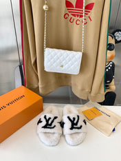 LV WOMEN'S PASEO FLAT SLIPPER IN WHITE FLEECE WITH BLACK LOGO
