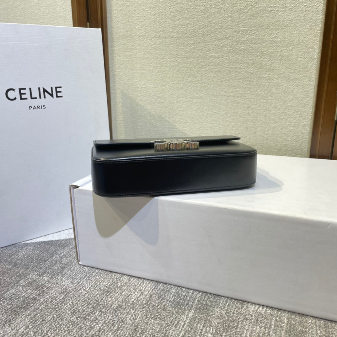 CHAIN EMBOSSED ARMPIT BAG 20 IN BLACK CALFSKIN SILVER HARDWARE