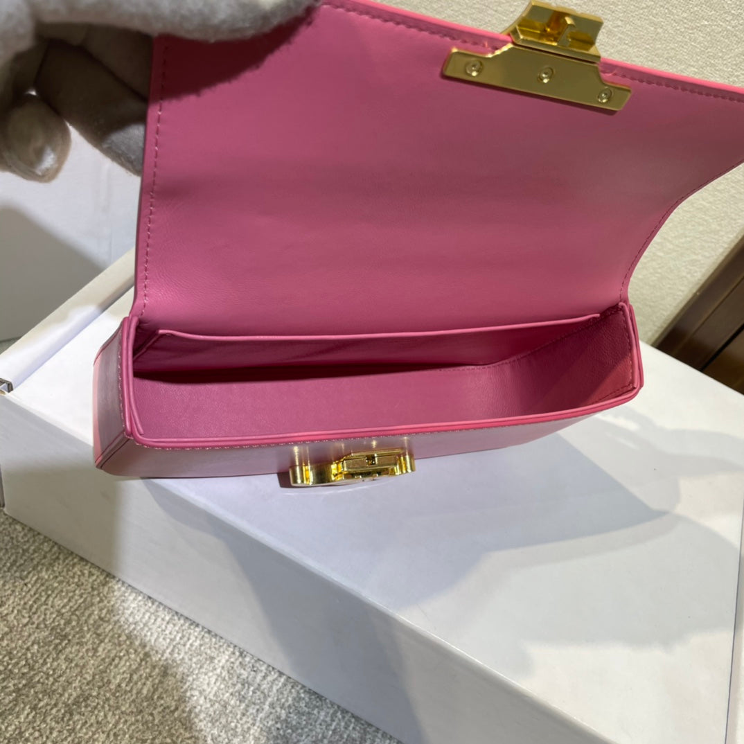 CHAIN EMBOSSED ARMPIT BAG 20 IN WATERMELON PINK CALFSKIN