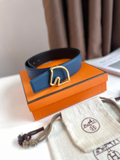 BOUCLE BELT BUCKLE & REVERSIBLE NAVY BLUE AND BLACK AND WHITE LEATHER STRAP 38MM GOLD HARDWARE