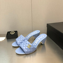 DIAMOND-QUILTED 6 CM SANDALS IN CAROLINA BLUE LAMBSKIN