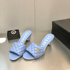 DIAMOND-QUILTED 6 CM SANDALS IN CAROLINA BLUE LAMBSKIN