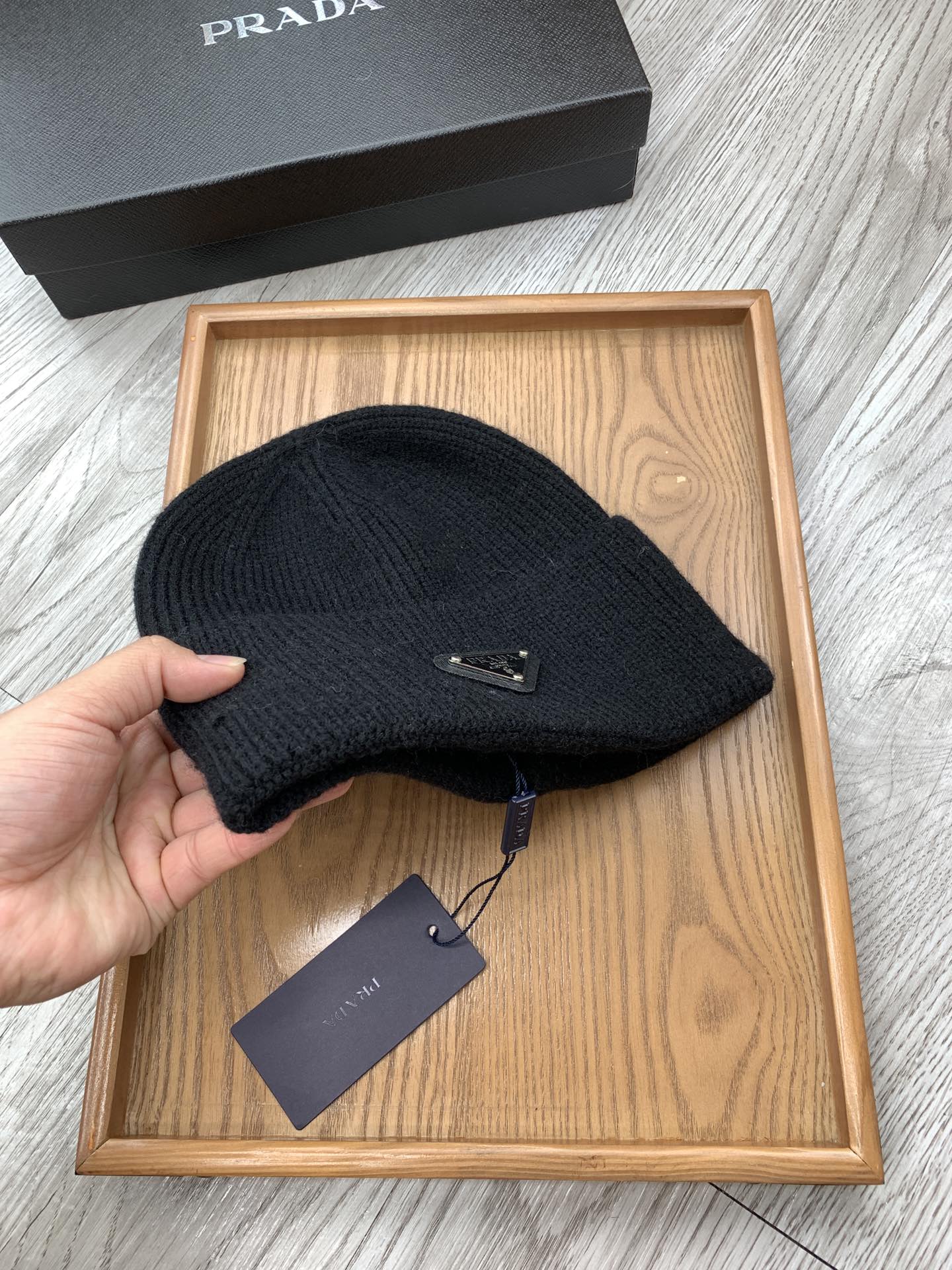 BEANIIE HAT IN BLACK WOOL 335039