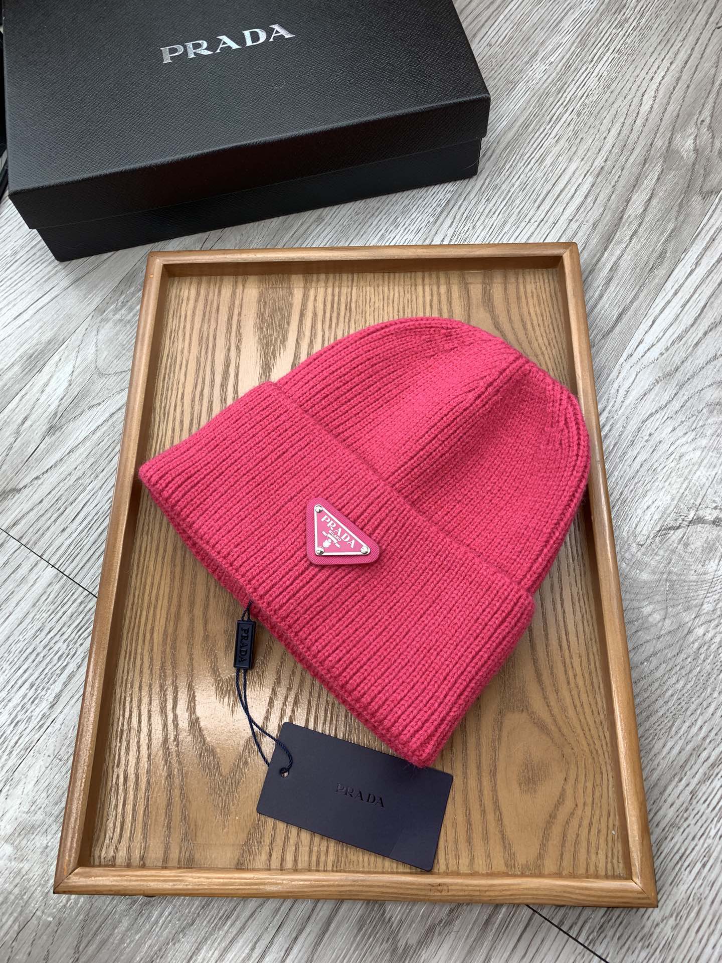 BEANIIE HAT IN BRIGHT PINK WOOL 335037