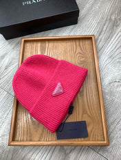 BEANIIE HAT IN BRIGHT PINK WOOL 335037