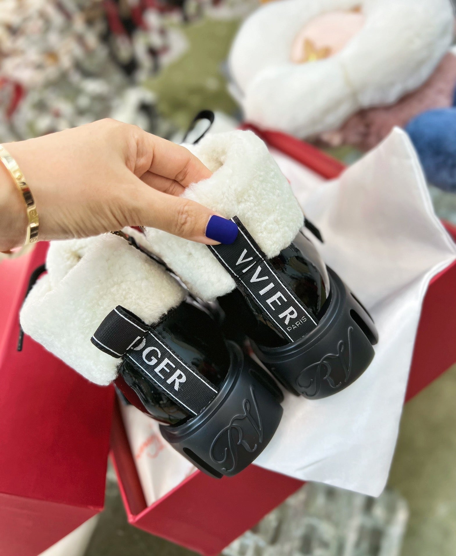 VIV' GO THICK ANKLE BOOTS IN BLACK CALFSKIN AND SHEARLING WITH GOLD BUCKLE