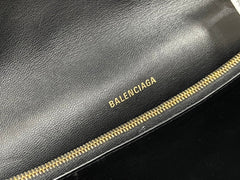 CRUSH MEDIUM CHAIN BAG 31 IN BLACK CRUSHED CALFSKIN GOLD HARDWARE