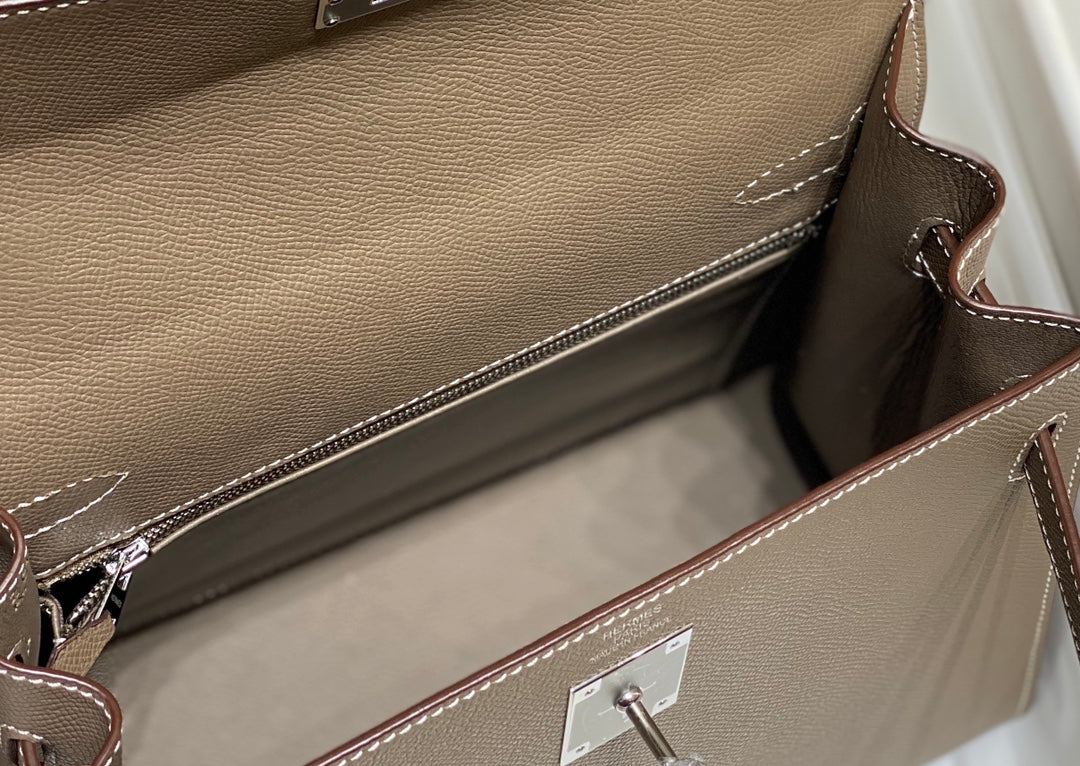 KELLY 28CM IN ETOUPE EPSOM CALFSKIN GOLD HARDWARE