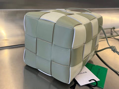 SMALL CASSETTE BUCKET 18 IN XANADU MIX WHITE CALFSKIN