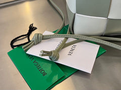 SMALL CASSETTE BUCKET 18 IN XANADU MIX WHITE CALFSKIN