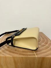 MANHATTAN 29 TOP-HANDLE IN SMOOTH BLACK BEIGE CALFSKIN