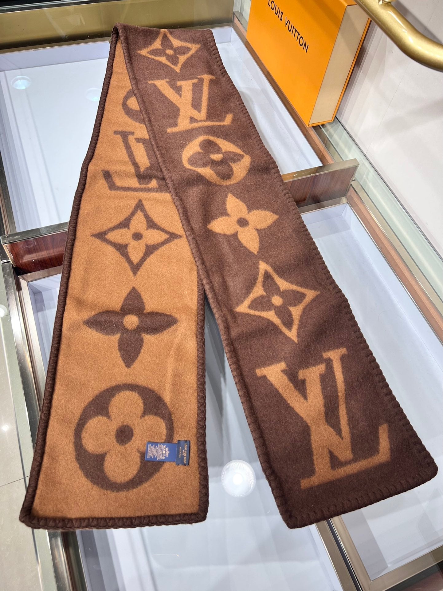 LV SCARF 240 CM IN CASHMERE 737199