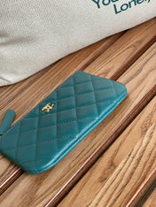 CC CLASSIC SMALL 15 ZIPPED POUCH IN PINE GREEN GRAINED CALFSKIN