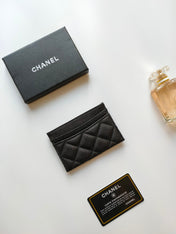 CC CARD HOLDER 11.2 BLACK GRAINED CALFSKIN GOLD ICON