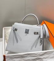 KELLY 28CM IN GRIS PERLE EPSOM CALFSKIN PALLADIUM HARDWARE